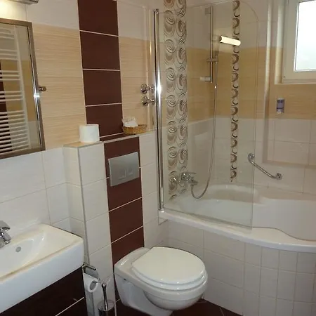 Kikelet Panzio 3*