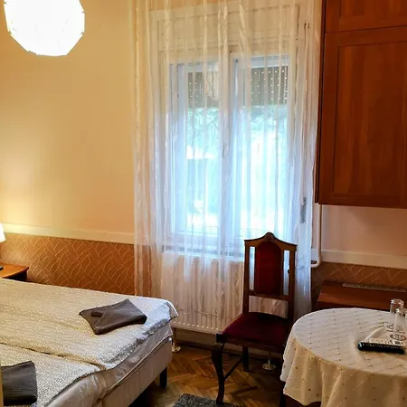 Kikelet Panzio 3*