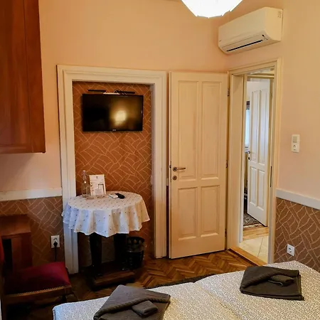 Kikelet Panzio 3*