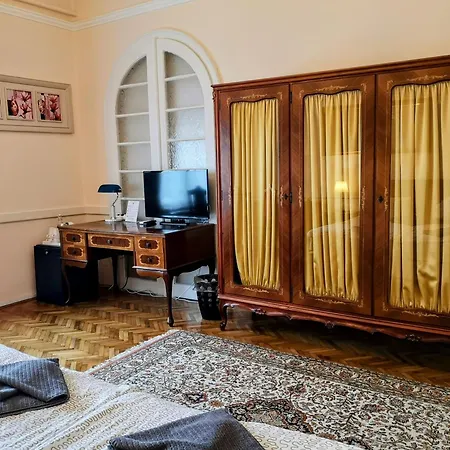 Kikelet Panzio Vendégház 3*